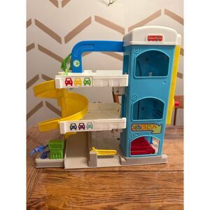 Fisher Price Little People Wheelies Track Helpful Neighbor's Garage Playset